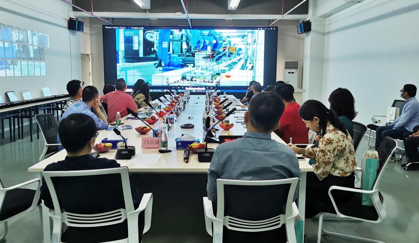 当新华商智遇见教育科技 一场智慧工厂的深度交流之旅